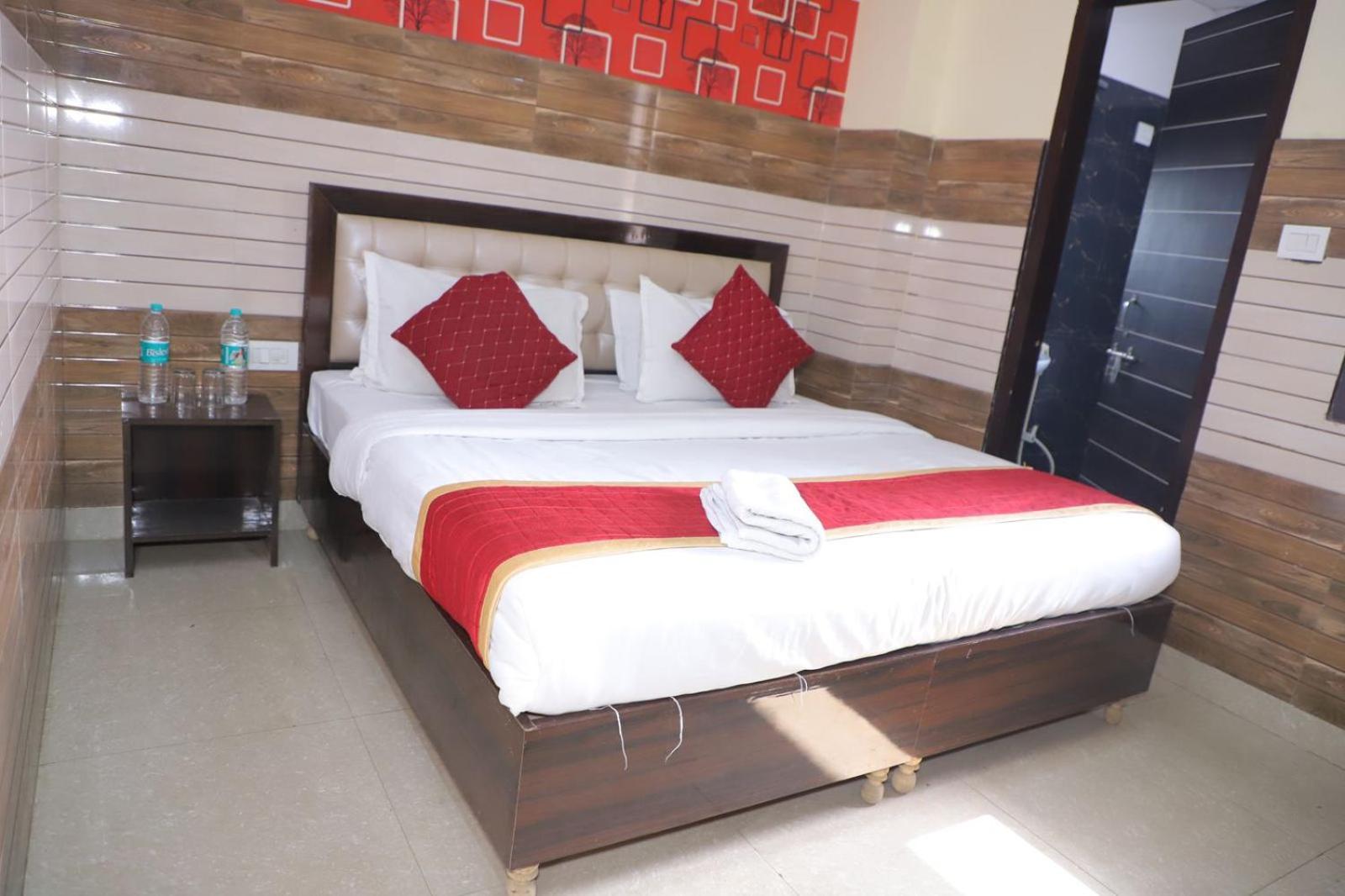 Hotel Aditya Residency Near Sector 63 Metro Station Noida Exterior foto